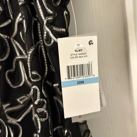 /NWT - for occasion- dress black & white embroidery. Bottom lining, tule,lining - Picture 4 of 9